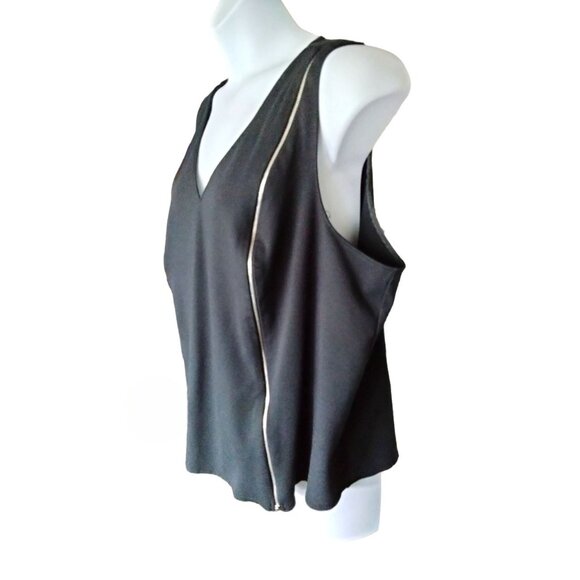 Lane Bryant Plus Size 26/28 Black V-Neck Sleeveless Zipper Detail Top - Picture 4 of 9
